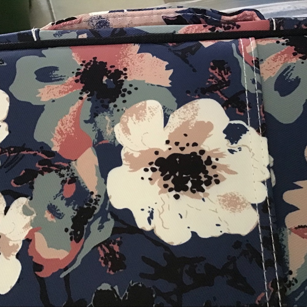 Large Capacity Multi Functional File Bag - Picture 3 of 5
